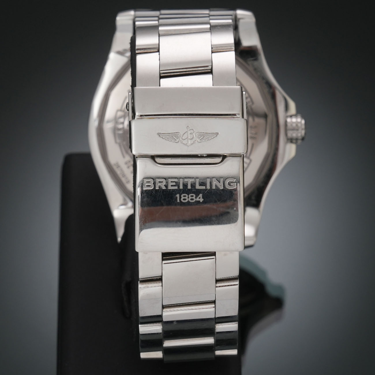 브라이틀링 어벤져 II GMT 상세 이미지