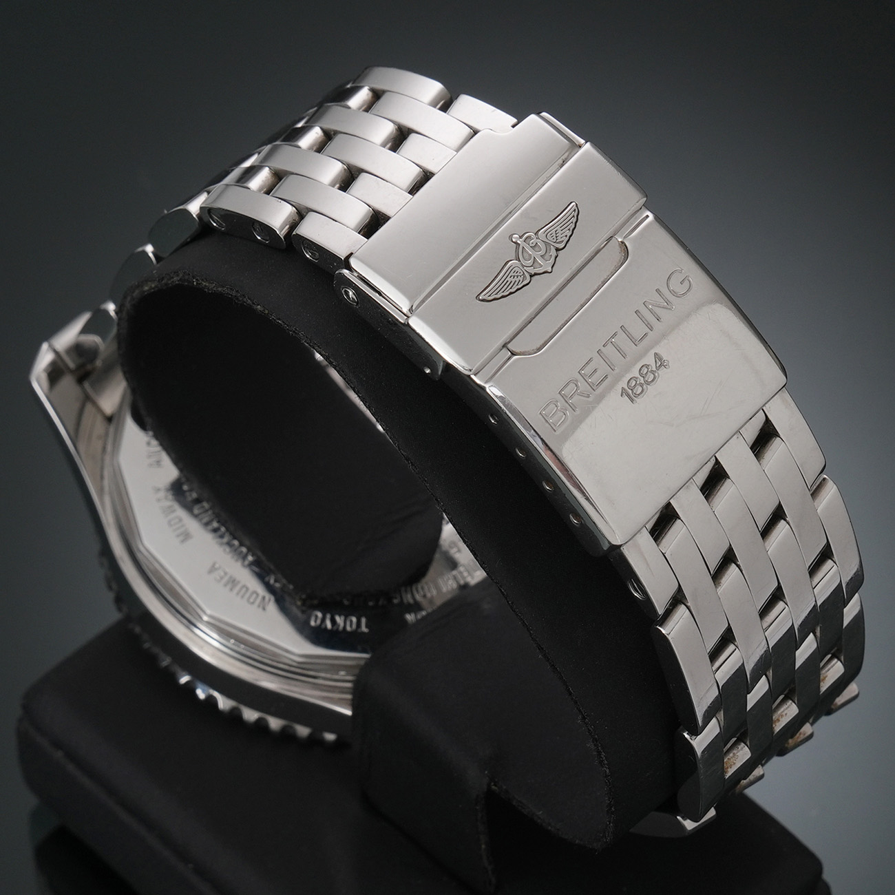 브라이틀링 네비타이머 월드 크로노 상세 이미지