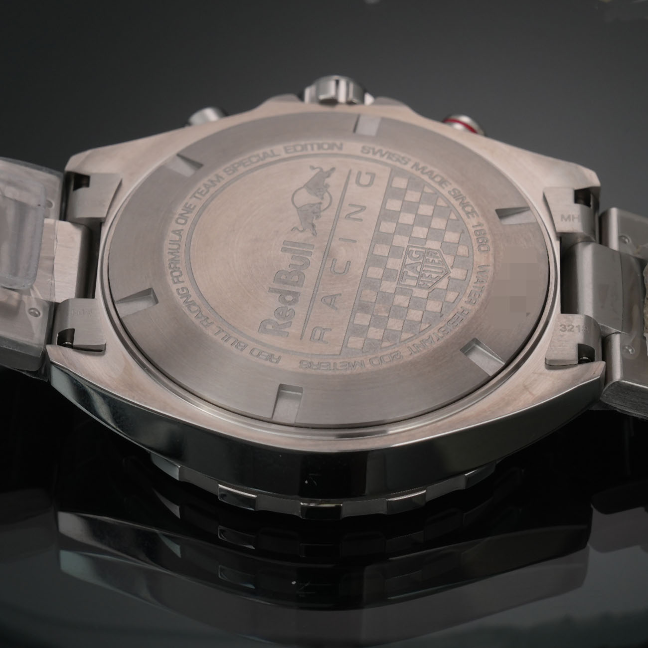 태그호이어 포뮬러 1 크로노 X 레드불레이싱 상세 이미지